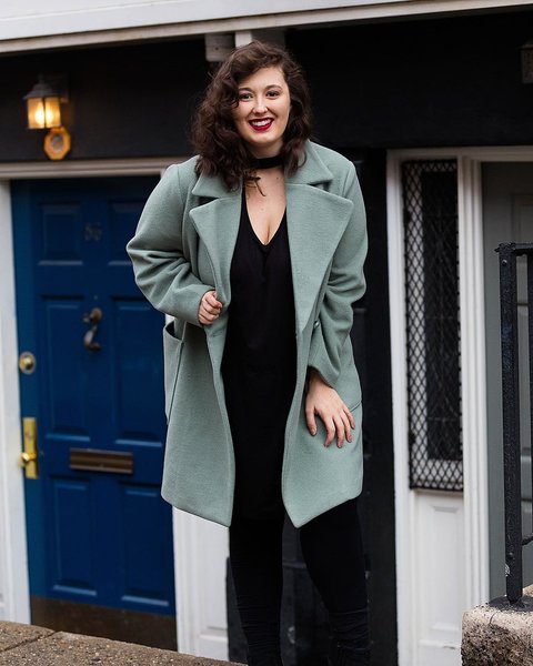 @curvy_capone / Instagram.com