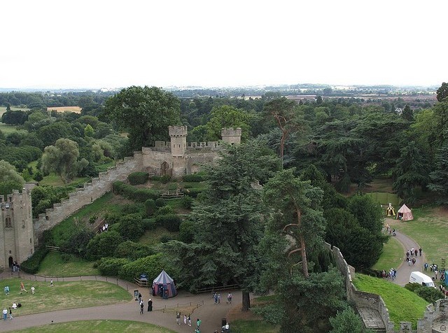   (Warwick Castle)