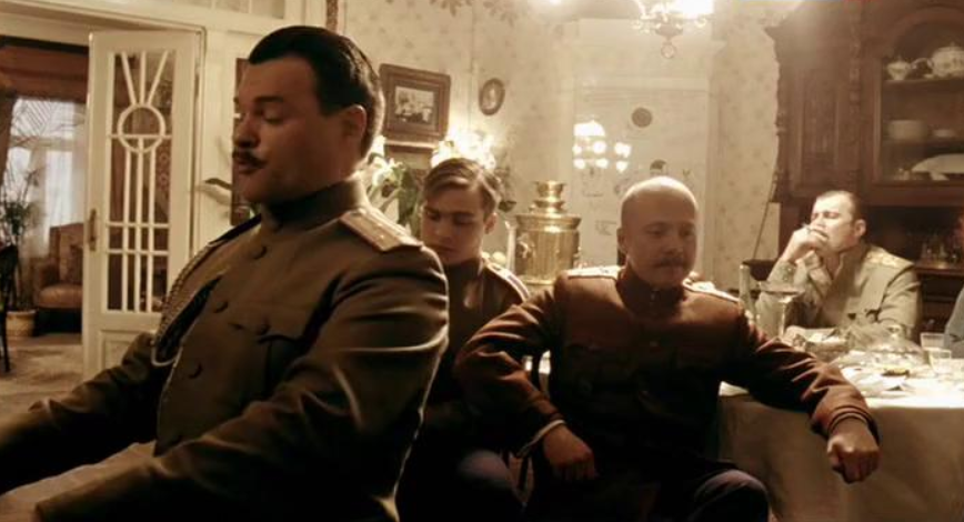 Кадр из сериала 2012 года