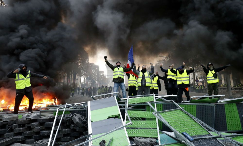 Правительство Франции винит в протестах «желтых жилетов» всех, кроме себя