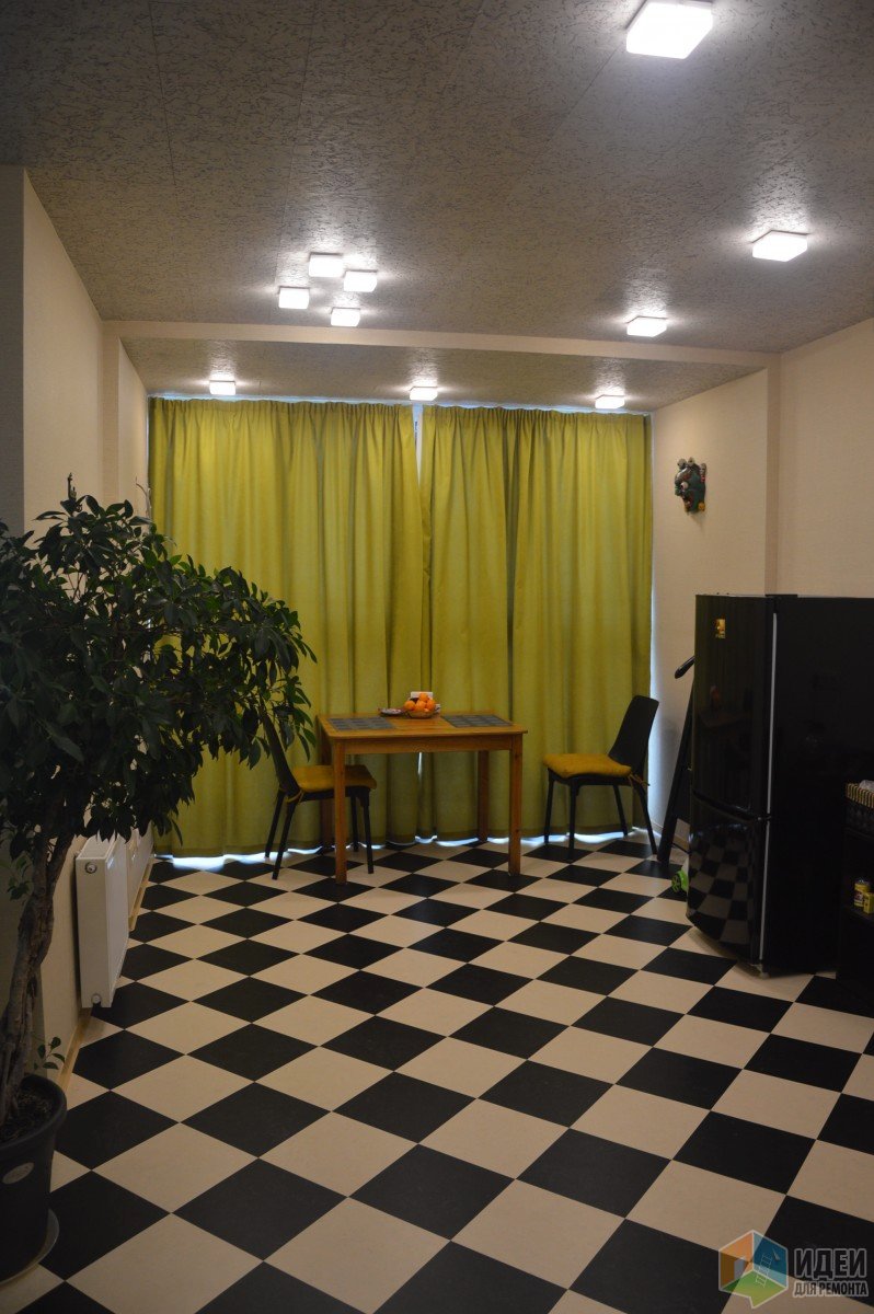 Квартира с шахматным полом и пробкой