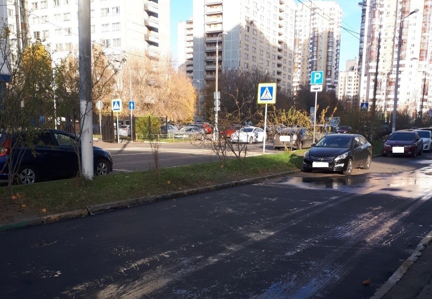 Во дворе на улице Вилиса Лациса отремонтировали асфальт