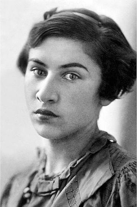 Галина Шергова, 1941 год. / Фото: www.kommersant.ru Галина Шергова, 1941 год. / Фото: www.kommersant.ru