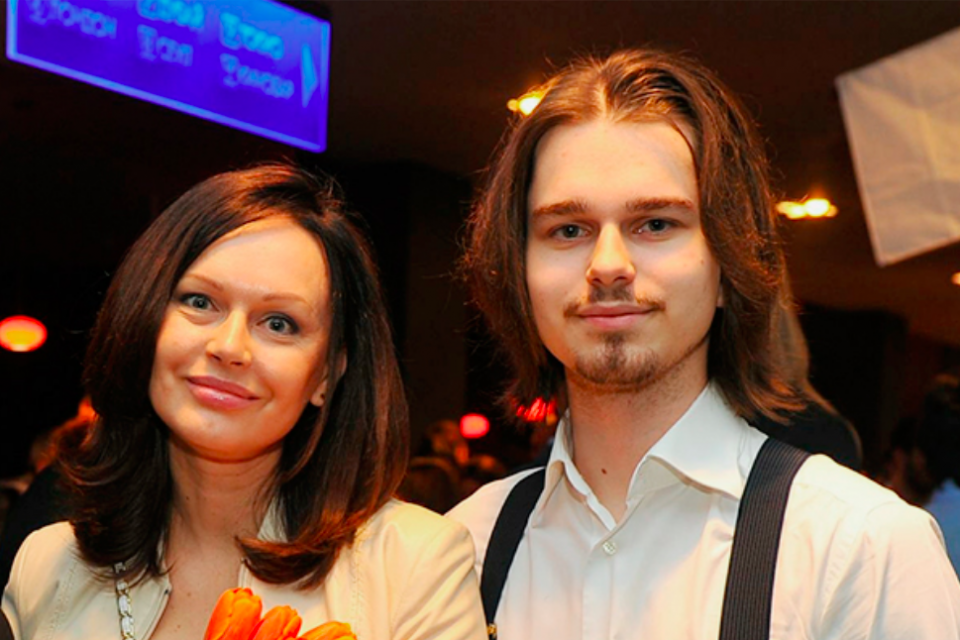 Ирина Безрукова о последних днях погибшего сына: «Мы не обратили внимания на легкое недомогание» Ирина Безрукова о последних днях погибшего сына: «Мы не обратили внимания на легкое недомогание»