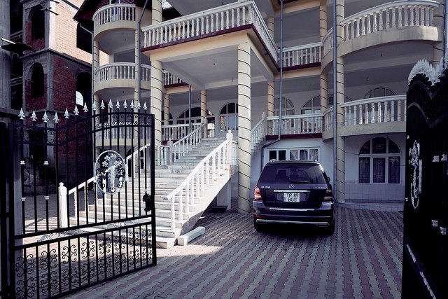 Бузеску – столица цыган-миллионеров