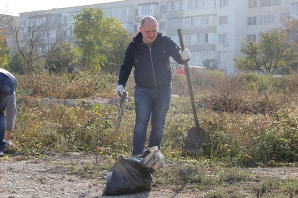 Врио губернатора Севастополя выступил с инициативой возобновить общегородские субботники