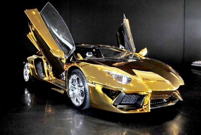 Модель автомобиля Lamborghini Aventador. Модель автомобиля Lamborghini Aventador.