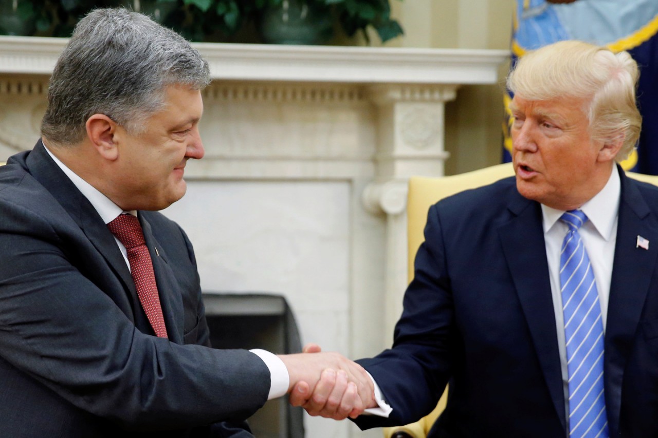 Трамп «сливает» Порошенко Путину: в Киеве резко заговорили о мире с Россией