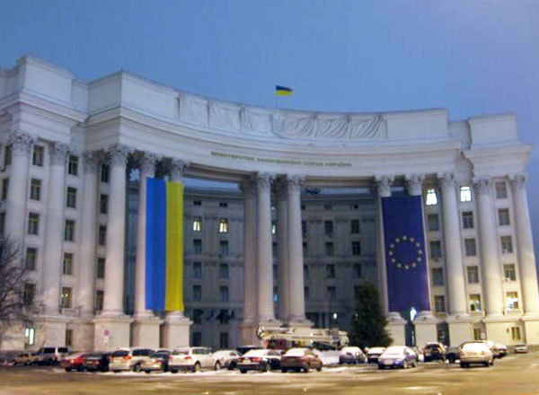 МИД Украины вызвал посла ФРГ из-за слов Штайнмайера о возможных санкциях против Киева