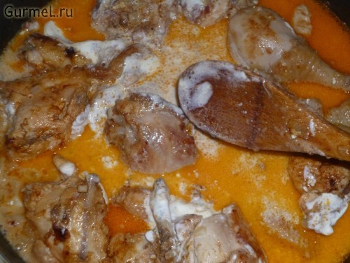 Курица тушеная в сметане с чесноком рецепт Курица тушеная в сметане с чесноком рецепт