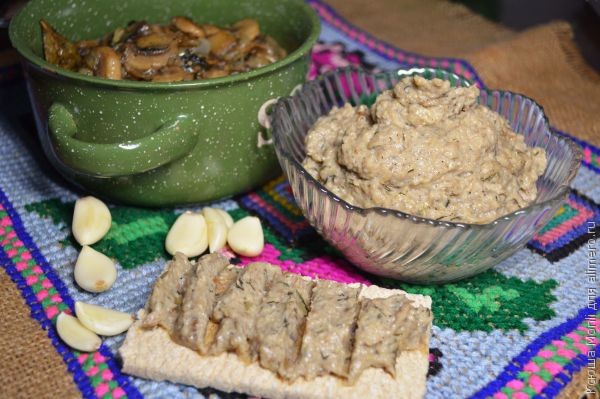 грибная паста с чесноком грибная паста с чесноком