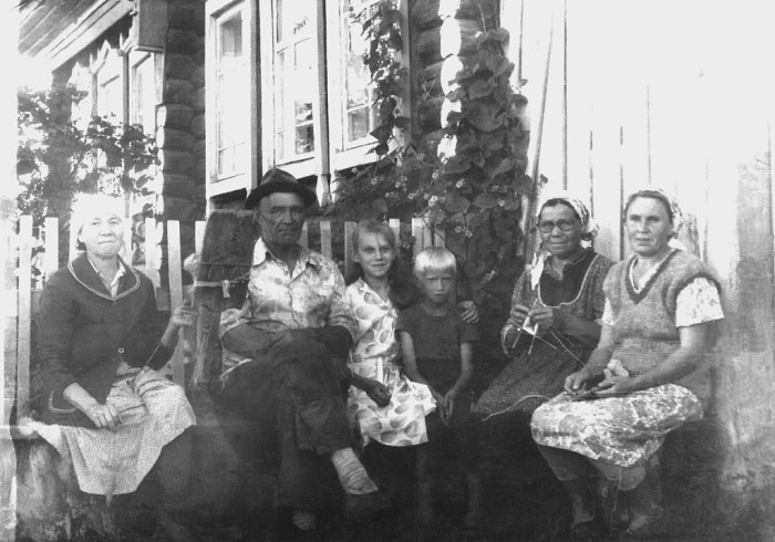 Настоящие челдоны. С. Окунево Муромцевского района Омской области. 1994 г. /Фото:2planeta.ru Настоящие челдоны. С. Окунево Муромцевского района Омской области. 1994 г. /Фото:2planeta.ru
