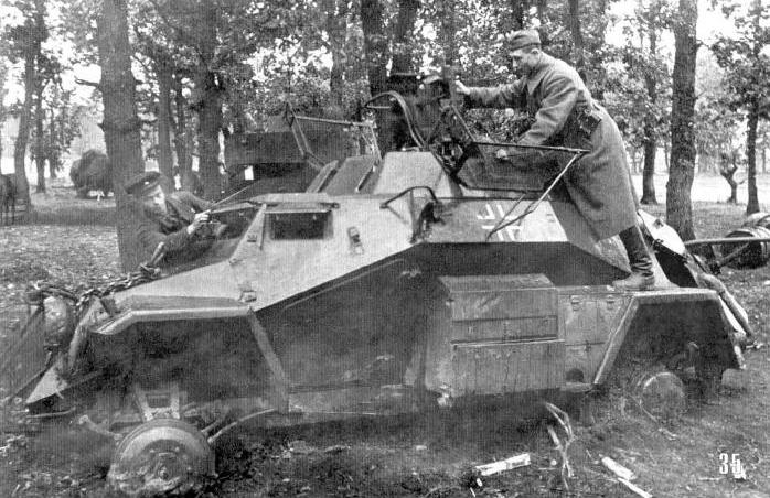 Аналогичный случай с бронемашиной типа Sd.Kfz.222. “Магнитолу снимай!” Северо-Западное направление, июль.