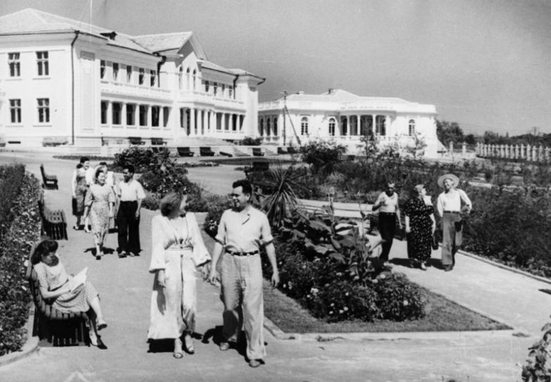 Как выглядели советские «спа-курорты» 1950-х? Как выглядели советские «спа-курорты» 1950-х?