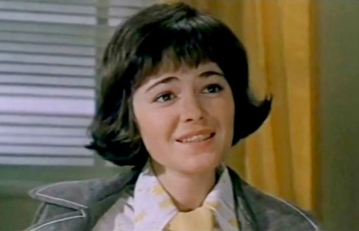 Кадр из фильма *Вы мне писали…*, 1976 | Фото: kino-teatr.ru Как роман с иностранцем разрушил актерскую карьеру советской актрисы Евгении Сабельниковой