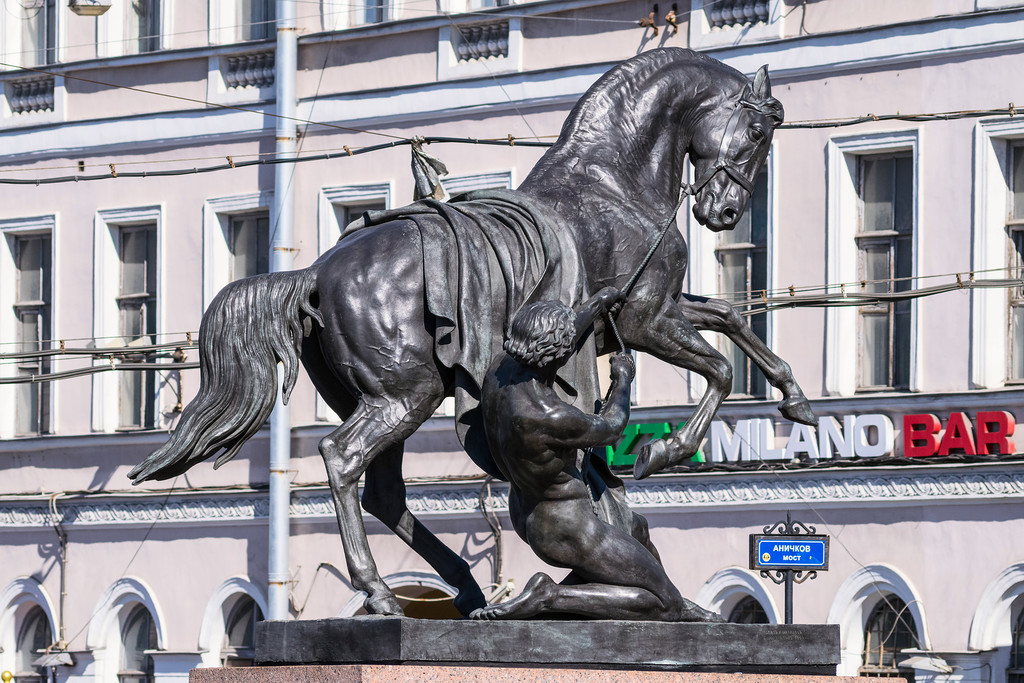 Скульптуры Аничкова мост в Санкт-Петербурге 2.jpg Скульптуры Аничкова мост в Санкт-Петербурге 2.jpg