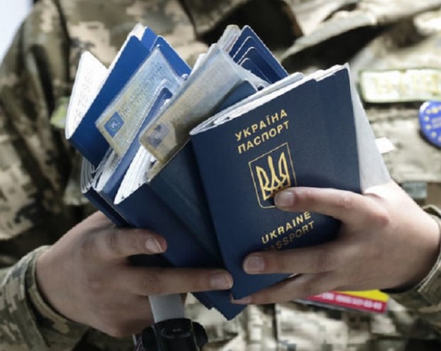 На Украине разгорелся скандал из-за безвиза На Украине разгорелся скандал из-за безвиза