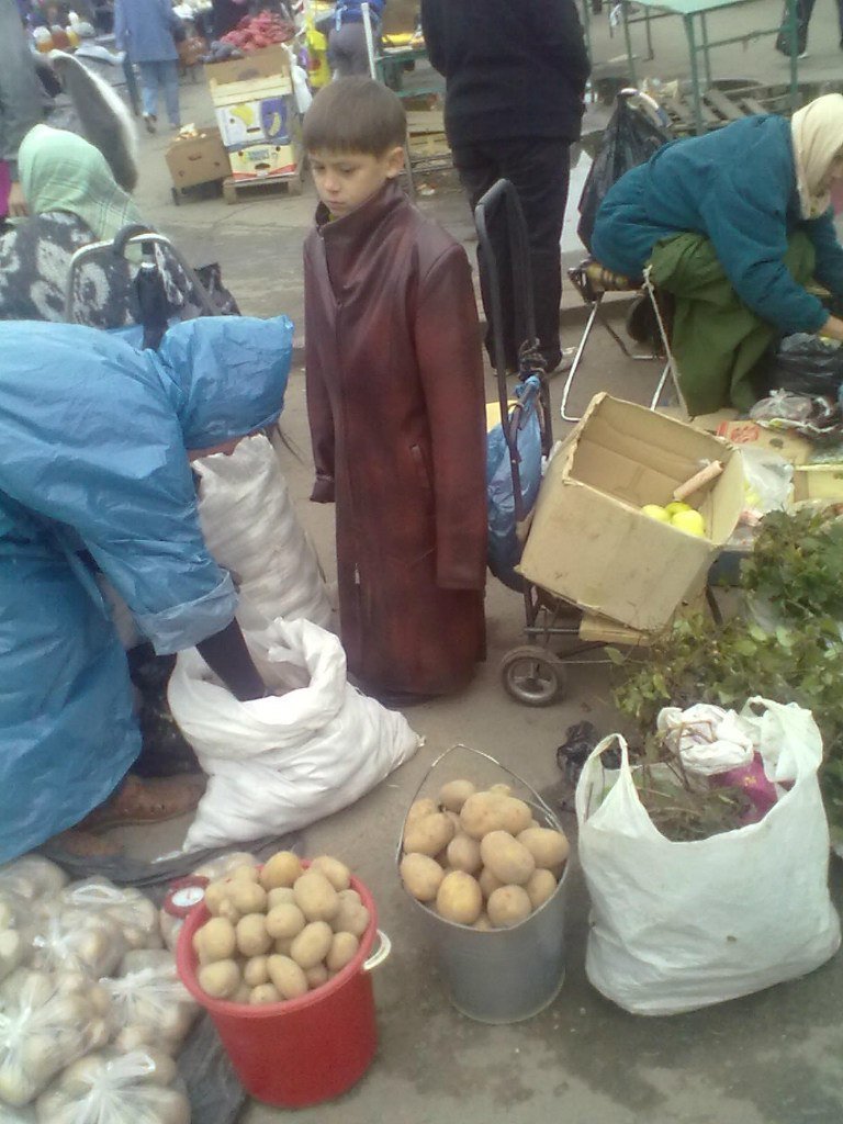 Знаешь как я понял, что мы не в Матрице? В Матрице плащ у Нео был бы по размеру Знаешь как я понял, что мы не в Матрице? В Матрице плащ у Нео был бы по размеру прикол, только в россии, умом россию не понять, юмор