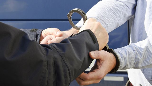 Полицейские задержали мужчину по подозрению в расправе над 10-летней дочерью в Туве