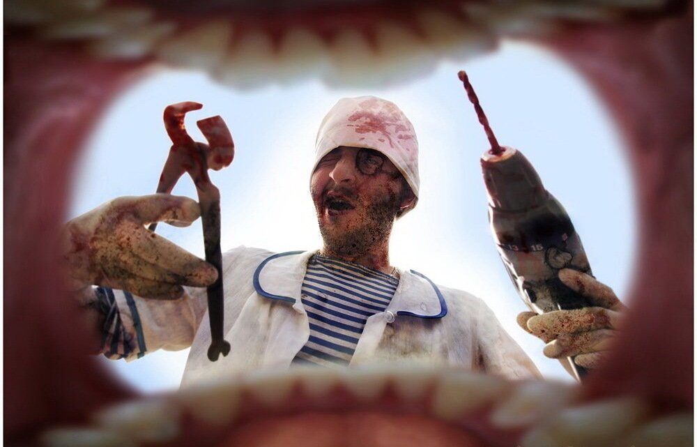Кровавая драма в сельском кабинете стоматолога на Львовщине: врачу перерезали вены (ФОТО 18+)