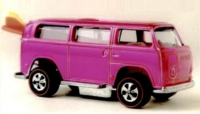 Игрушечный розовый Volkswagen Beach Bomb. Игрушечный розовый Volkswagen Beach Bomb.