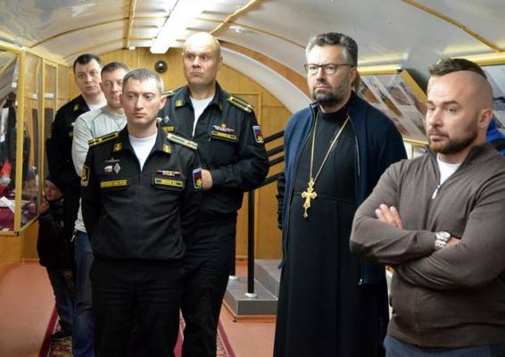 Алексей Бирюлин встретился с экипажем подшефного подводного крейсера К-407 