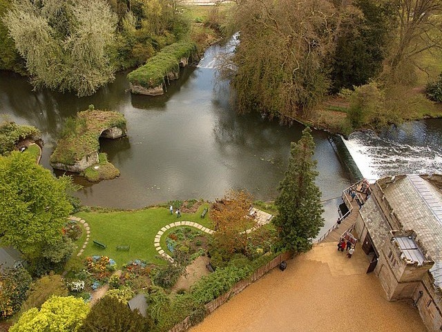   (Warwick Castle)