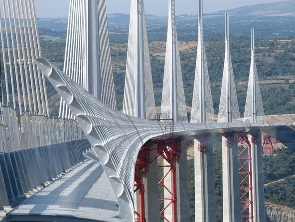 Удивительная инфраструктура, самый высокий мост Франции (11 фото)