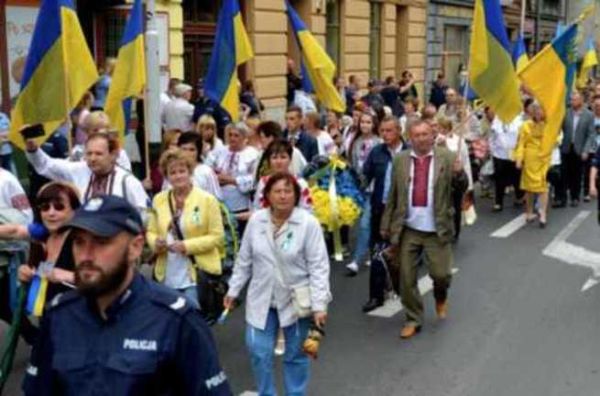Заигравшись, Польша рискует создать на своей территории украинское «государство в государстве»