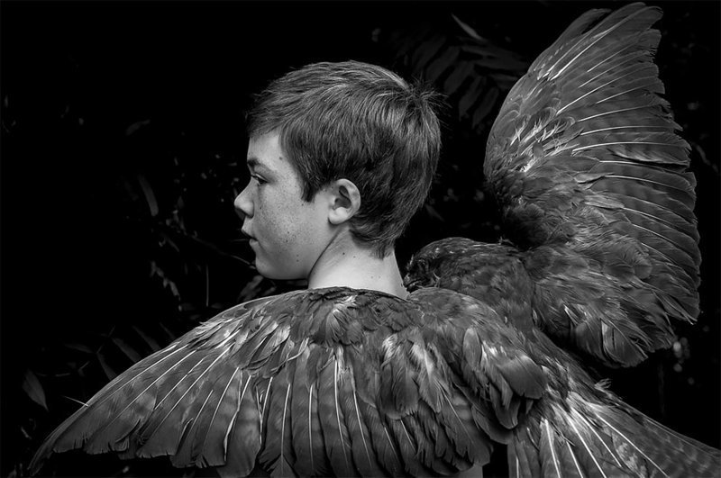 "Птичка" (фото: Иса Бекарт, Бельгия) B&W Child Photo Contest, детство, конкурс, победитель, ребенок, снимок, фотография