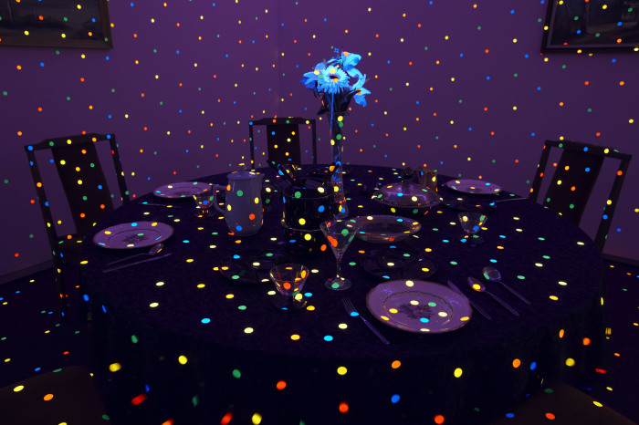 Зеркальные года. Автор: Yayoi Kusama. 88-летняя художница пол жизни провела в сумасшедшем доме, а сейчас за её картины платят по 5 млн. долларов