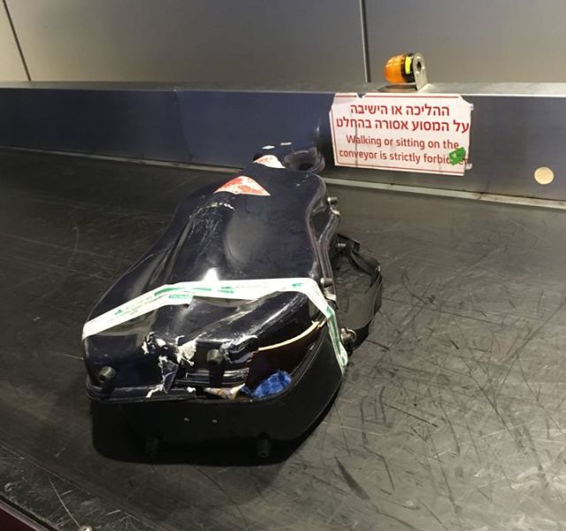 Авиакомпания Alitalia уничтожила старинный музыкальный инструмент (4 фото) Авиакомпания Alitalia уничтожила старинный музыкальный инструмент (4 фото)