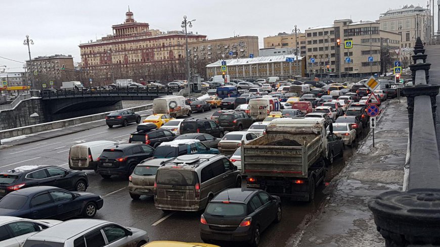 Российским водителям напомнили о вступающих в силу с 1 декабря изменениях в ПДД
