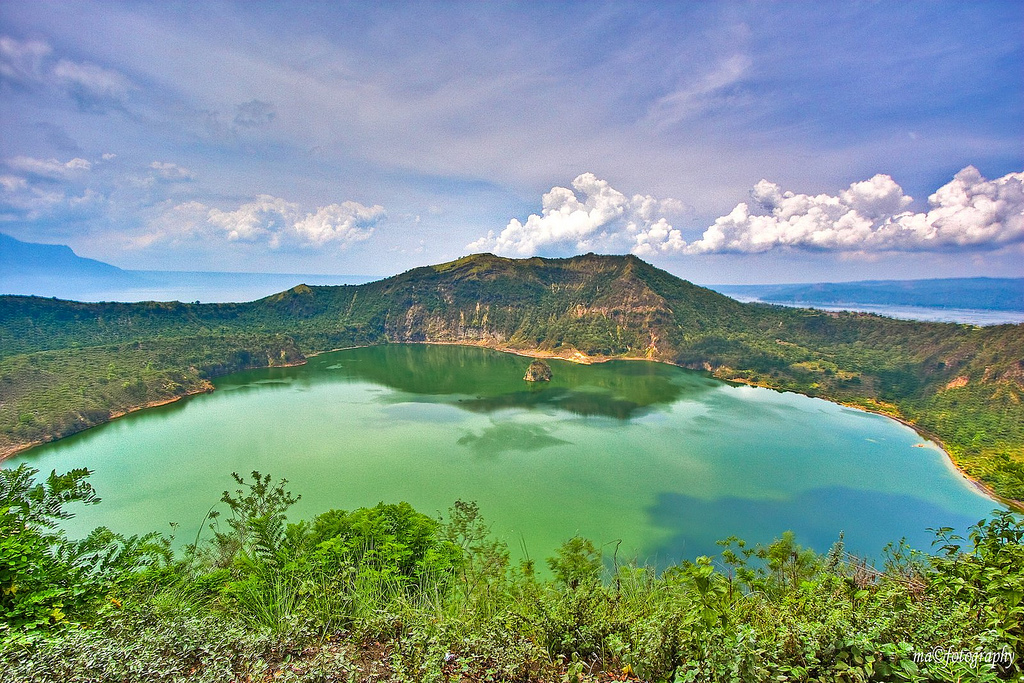 Кратерное озеро вулкана Тааль, Лусон, Филиппины.