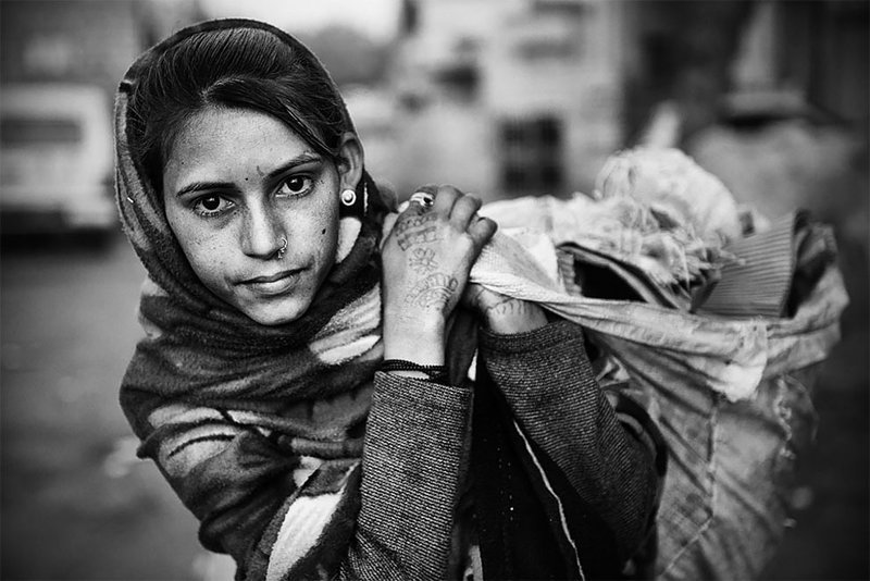 "Построение моего будущего" (фото: Грейс Пуй Ван Хо, Малайзия) B&W Child Photo Contest, детство, конкурс, победитель, ребенок, снимок, фотография