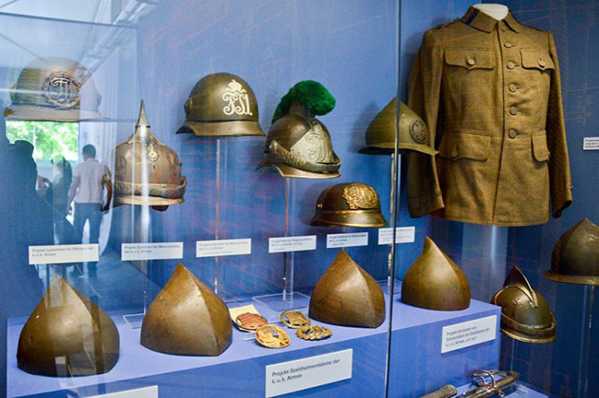 Tour of the exhibition of military innovations of five centuries in Vienna