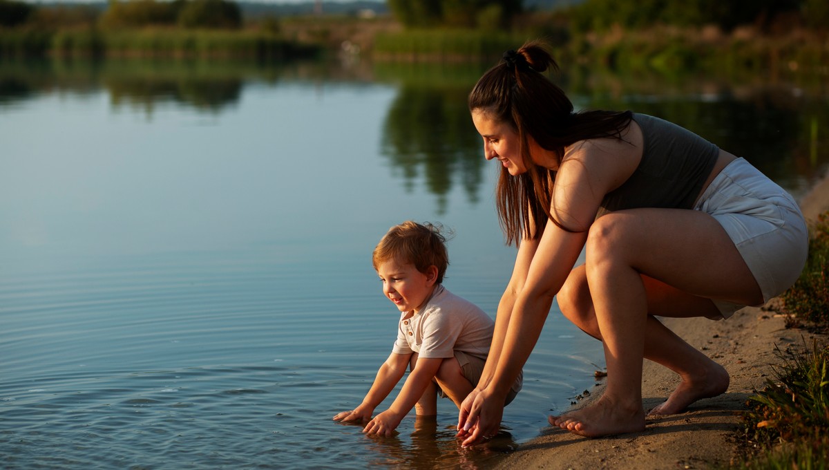 Россиян предупредили об опасности купания в пресных водоемах