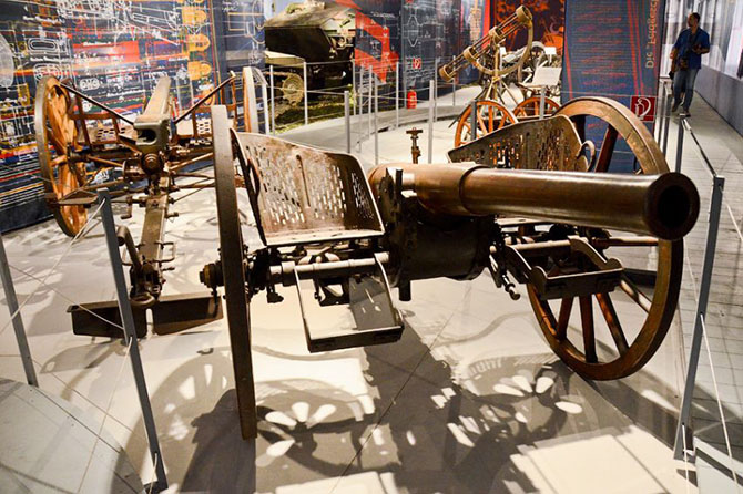 Tour of the exhibition of military innovations of five centuries in Vienna