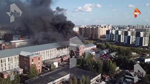 Крупный пожар на складе в Петербурге сняли с коптера