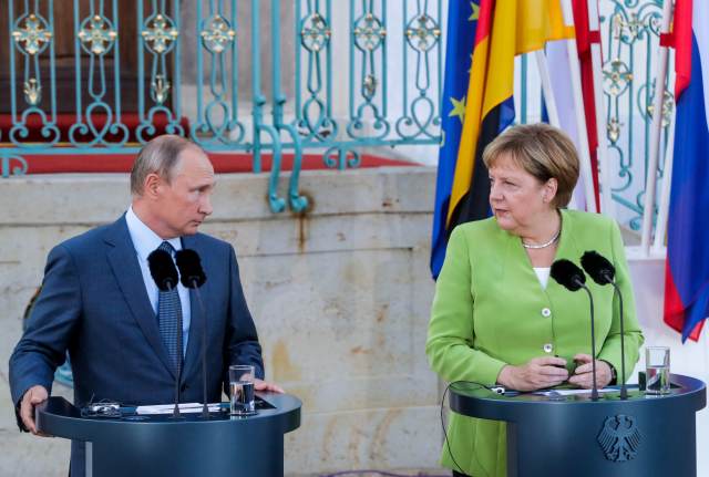 Меркель согласилась с Путиным защищать 