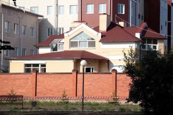 «Беру в долг, помогают люди» Бывший губернатор купил коттедж в Москве стоимостью более 30 своих годовых зарплат