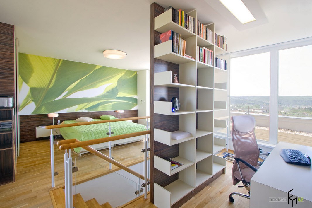 Крупное изображение листьев на стене спальни