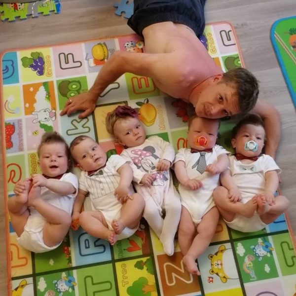 «Выходи, там тебя пятеро детей ждут» – после родов и наркоза мама очень удивилась... «Выходи, там тебя пятеро детей ждут» – после родов и наркоза мама очень удивилась...