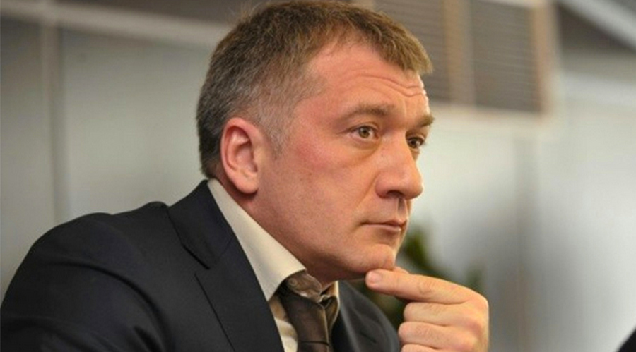 Мужчина заносчиво предложил малышке поговорить о здравоохранении или экономике, но девочка заткнула депутата одним простым вопросом!... Мужчина заносчиво предложил малышке поговорить о здравоохранении или экономике, но девочка заткнула депутата одним простым вопросом!...