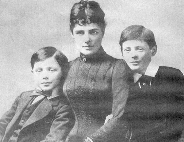 http://upload.wikimedia.org/wikipedia/commons/d/db/Jennie_Churchill_with_her_sons.jpg