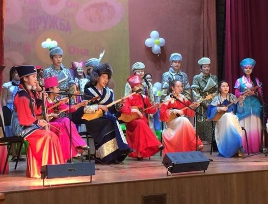 Фольклорный ансамбль «Тигiр Хуры» приглашает на праздничный концерт