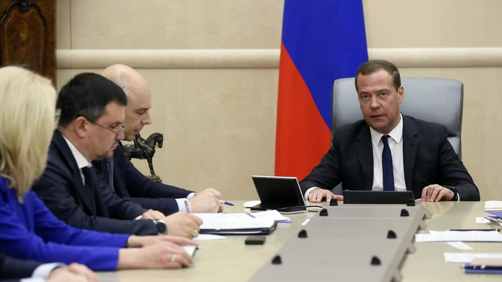 «Медведев исчерпал терпение Путина»: В Сети вновь запустили информацию об отставке премьера «Медведев исчерпал терпение Путина»: В Сети вновь запустили информацию об отставке премьера