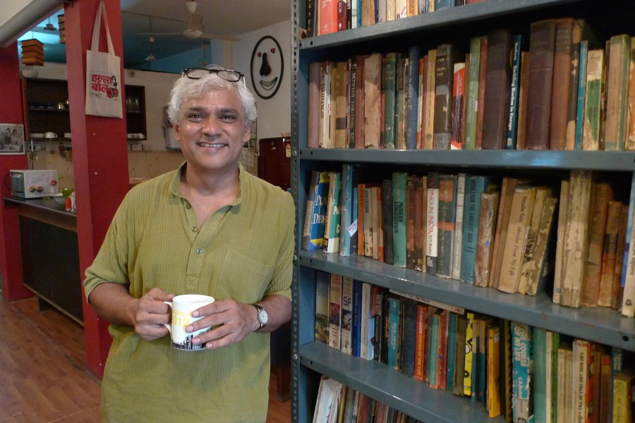 005_Sudhanva-at-his-May-Day-Bookstore