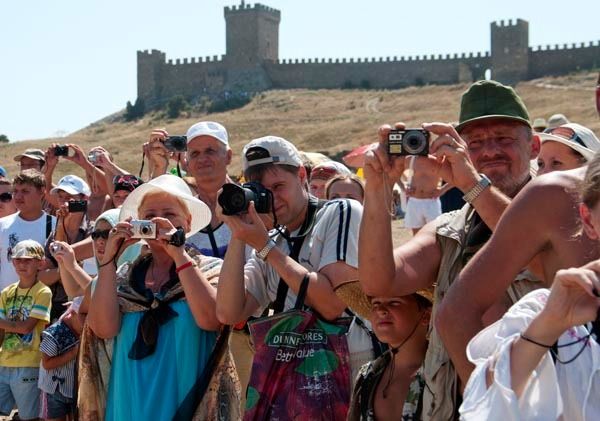 Только за первые 10 дней июля Крым принял 400 тысяч туристов