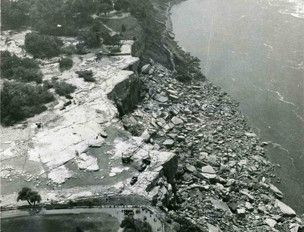 Вот как Ниагарский водопад выглядит без воды